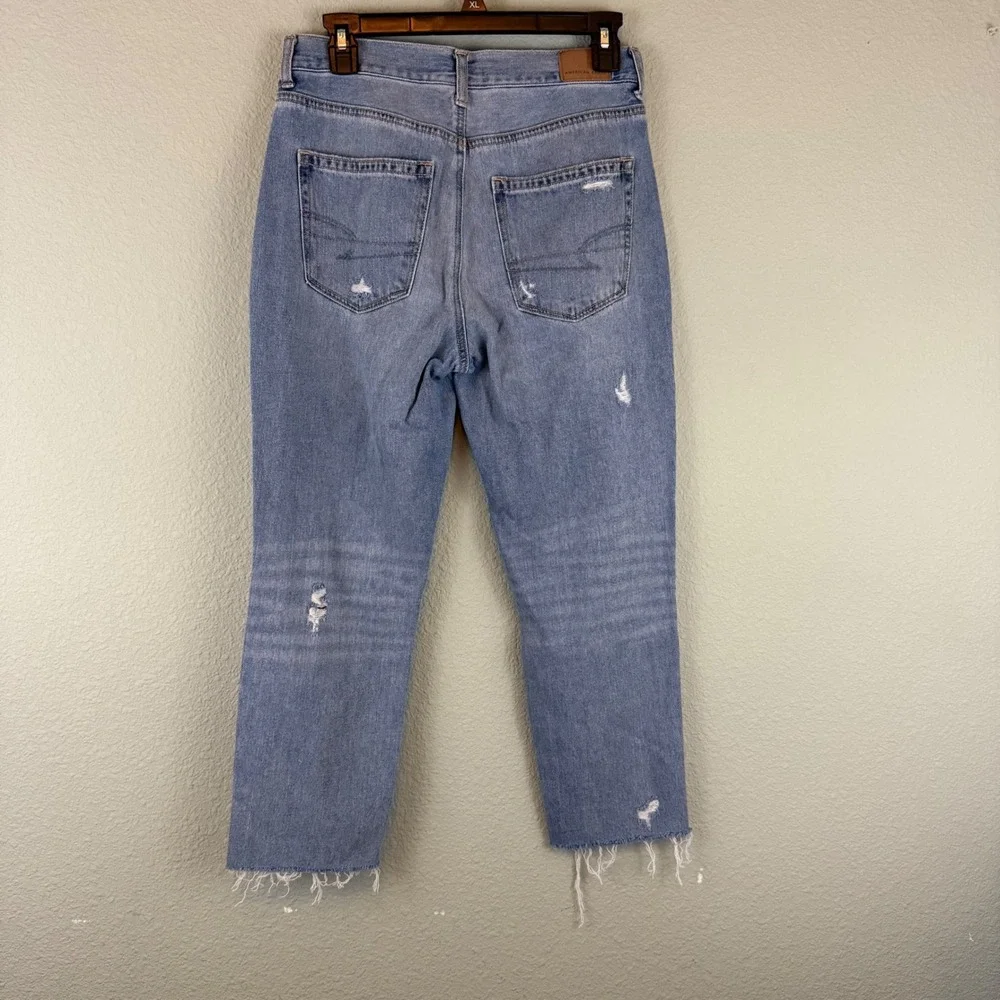 American Eagle High Waisted Mom Jeans Size 4 Short Light Wash Distressed Raw Hem